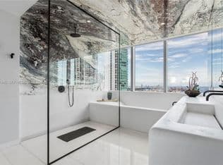 4-bedroom Condo — 851 NE 1st Ave Unit 3411, Miami, 33132