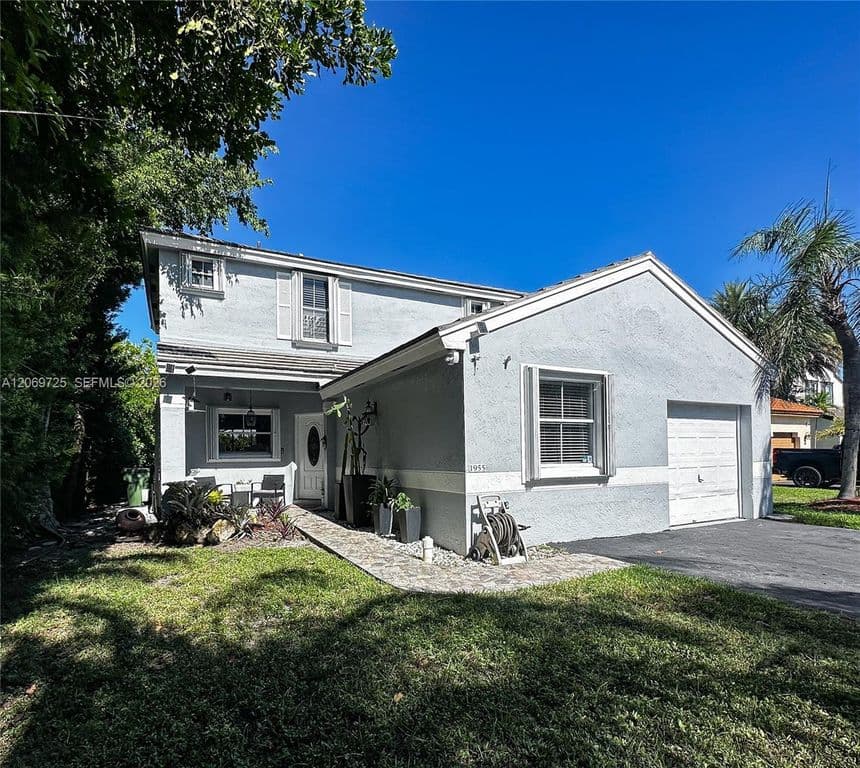 4+1 Müstakil ev — 1955 NW 184th Way