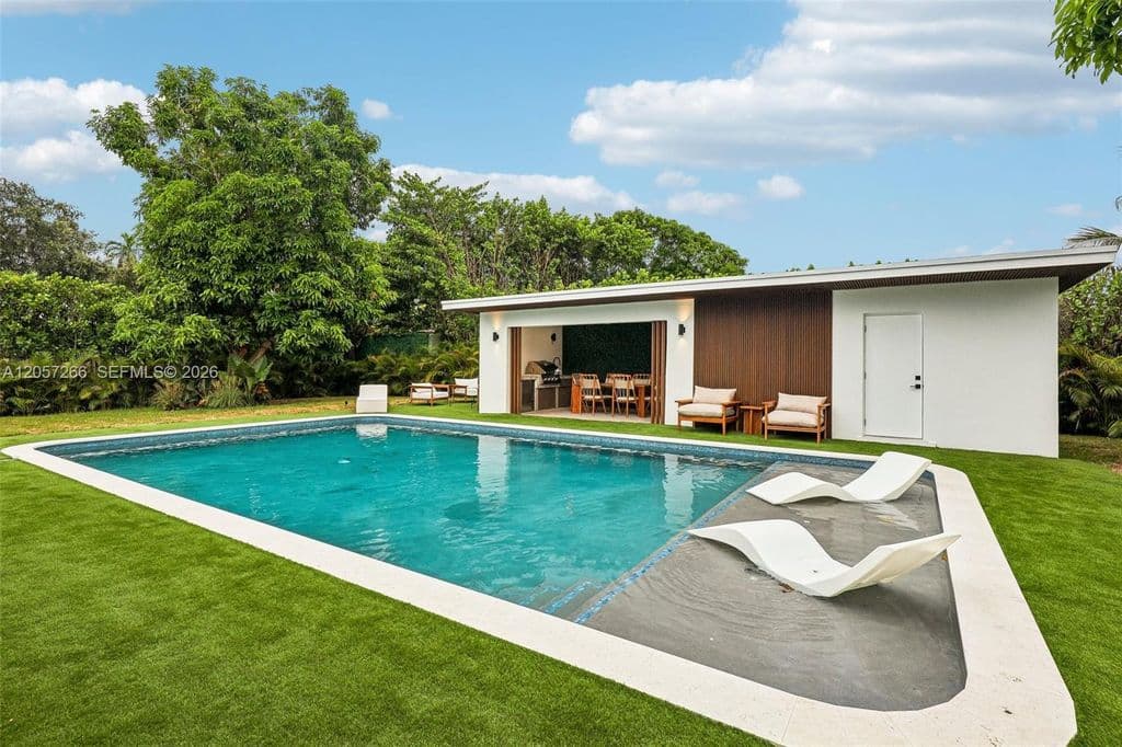 4+1 Müstakil ev — 8835 NE 9th Ct