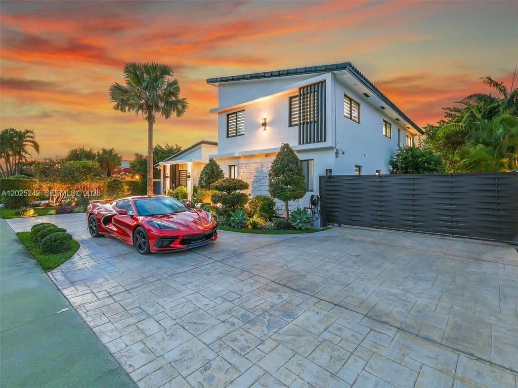 4+1 Müstakil ev — 8761 SW 56th St