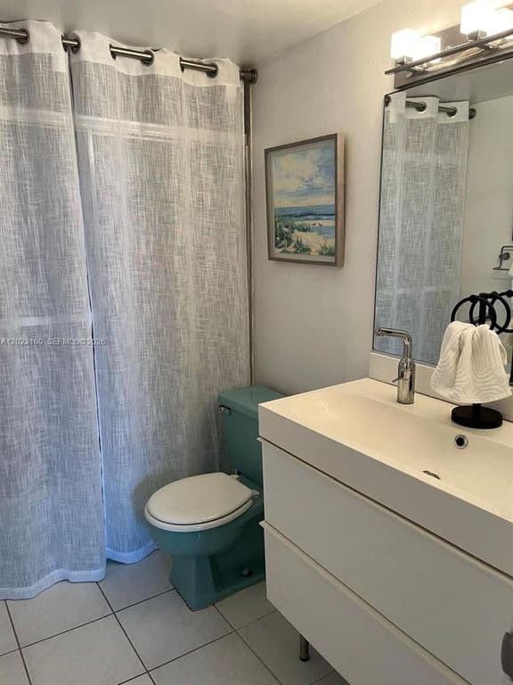 2+1 Condo — 211 S Ocean Dr APT 204