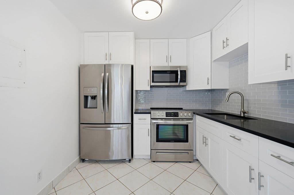 1+1 Condo — 249 Burgundy F