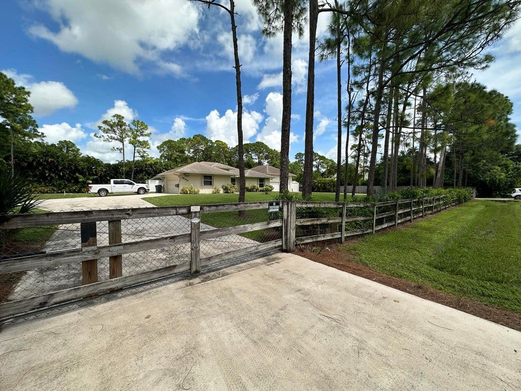 3-bedroom Single-Family Home — 16193 72nd Road N