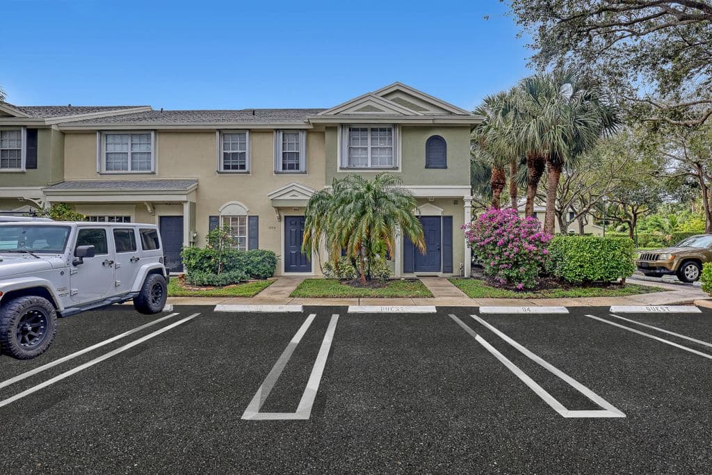 2-bedroom Property — 1004 Kokomo Key Lane
