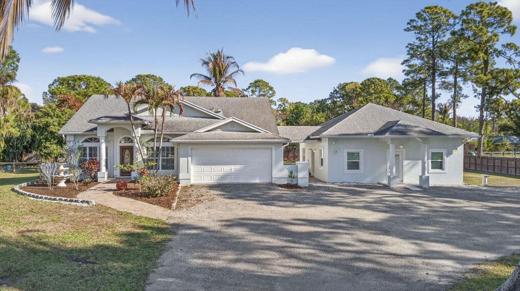 5-bedroom Single-Family Home — 15399 N 61st Pl Place N