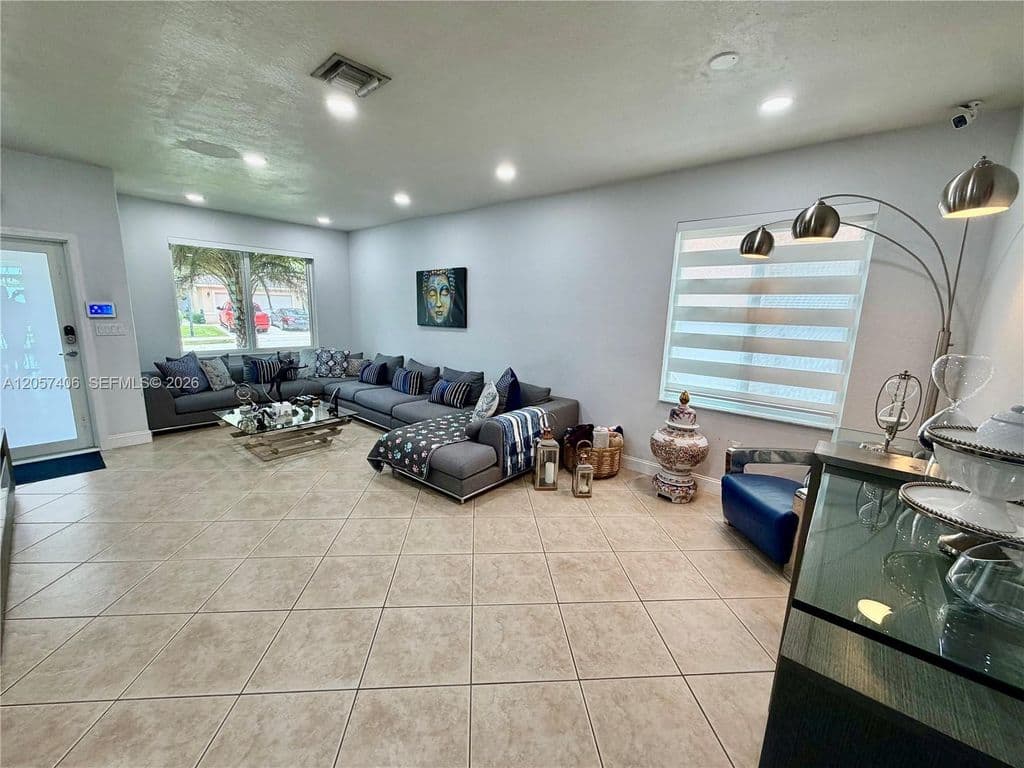 3-bedroom Single-Family Home — 2021 SE 15th St
