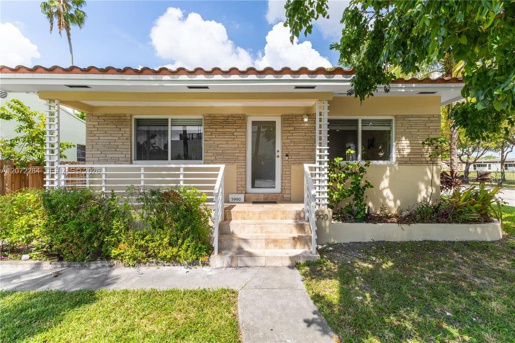 3+1 Müstakil ev — 5990 NE 5th Ave