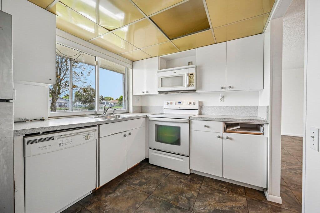 2+1 Condo — 9150 LIME BAY Boulevard #103