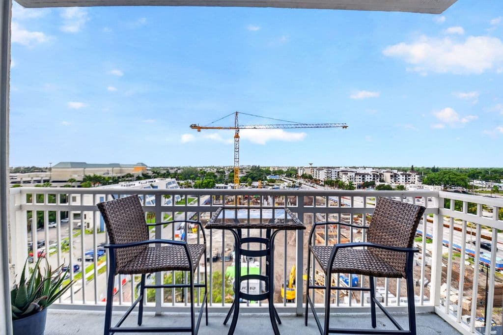 2+1 Condo — 350 N FEDERAL Highway #813
