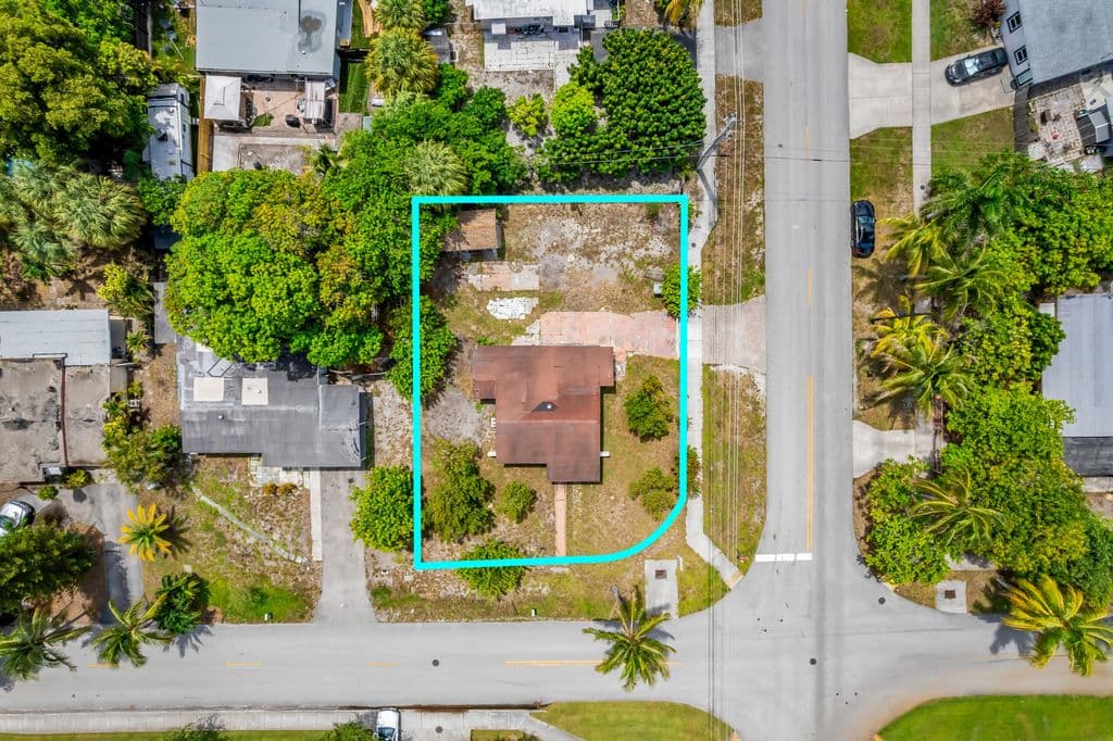 2-bedroom Single-Family Home — 1712 NE 50TH Court