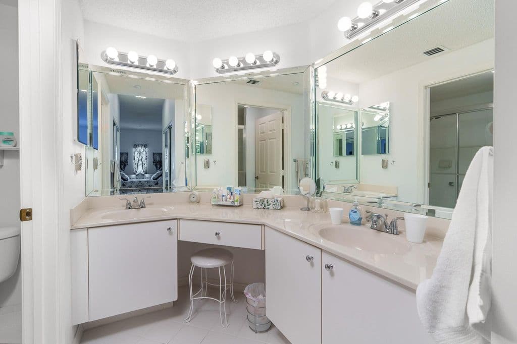 2+1 Condo — 7647 Southampton Terrace #202