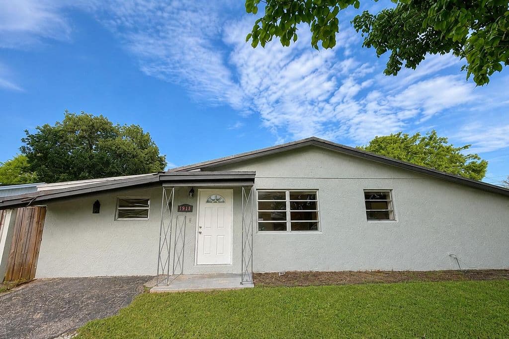 3+1 Müstakil ev — 1980 SW 66TH Avenue