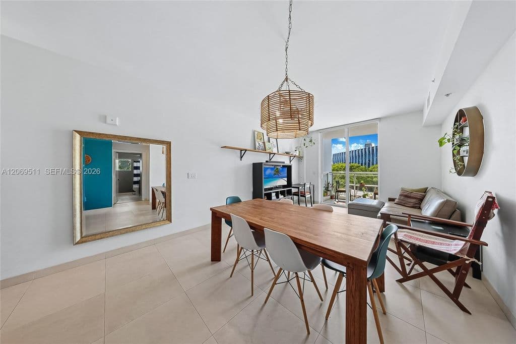 2-bedroom Condo — 2020 Prairie Ave APT 302