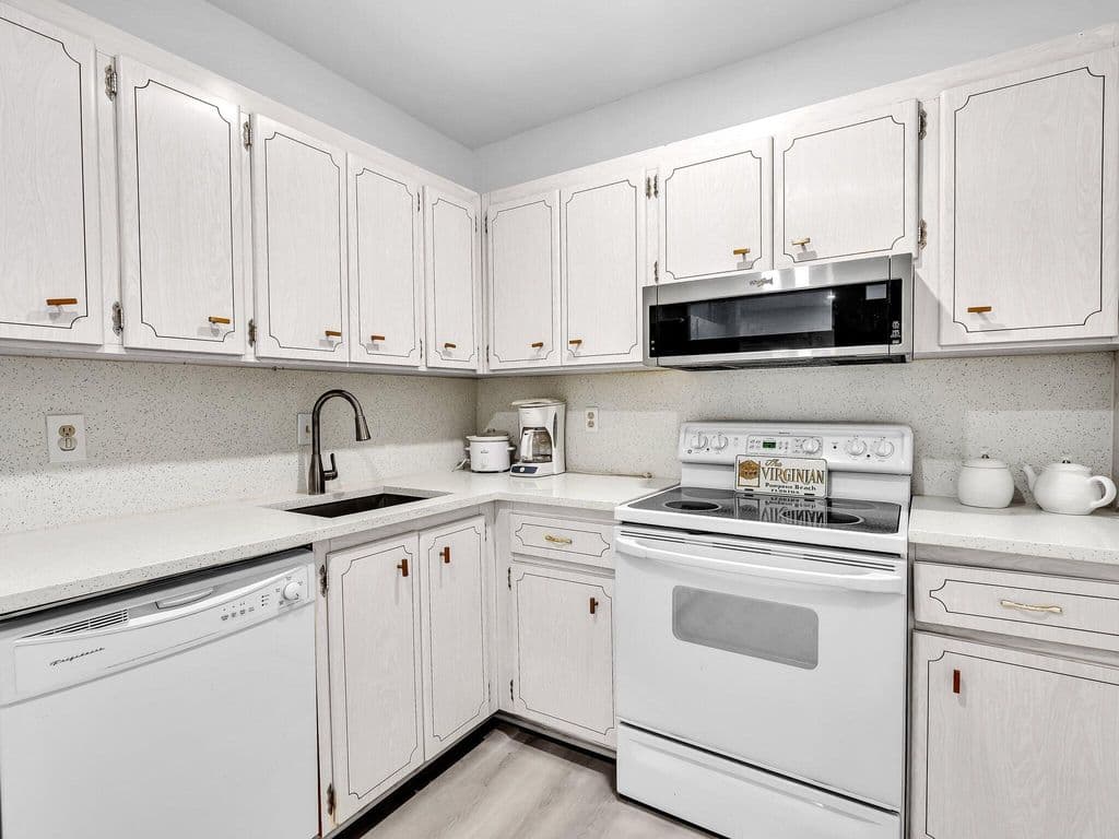 2-bedroom Condo — 330 S Cypress Road #628
