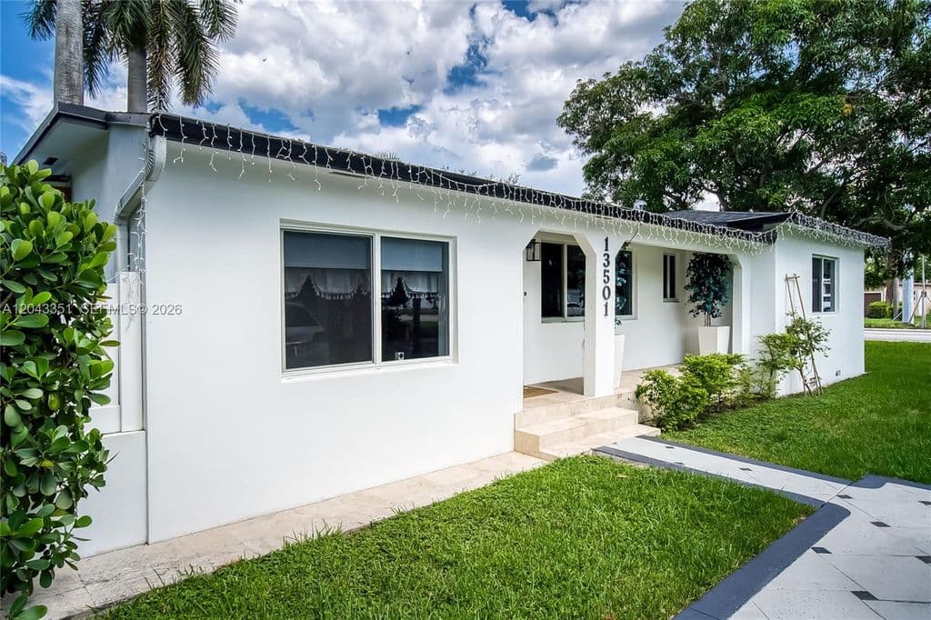 3+1 Müstakil ev — 13501 NE Miami Ct