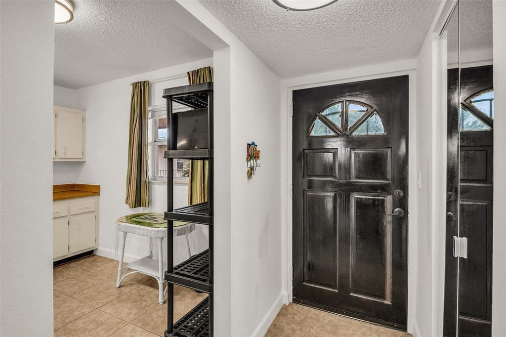 2+1 Condo — 2840 Somerset Drive #403