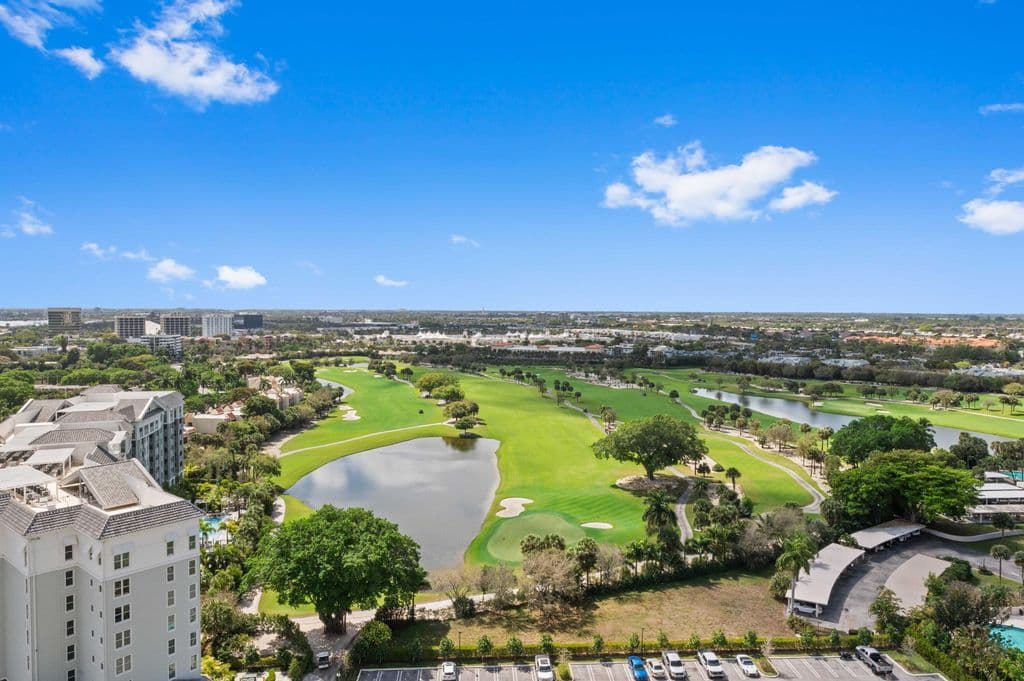 3-bedroom Condo — 2400 Presidential Way #2004