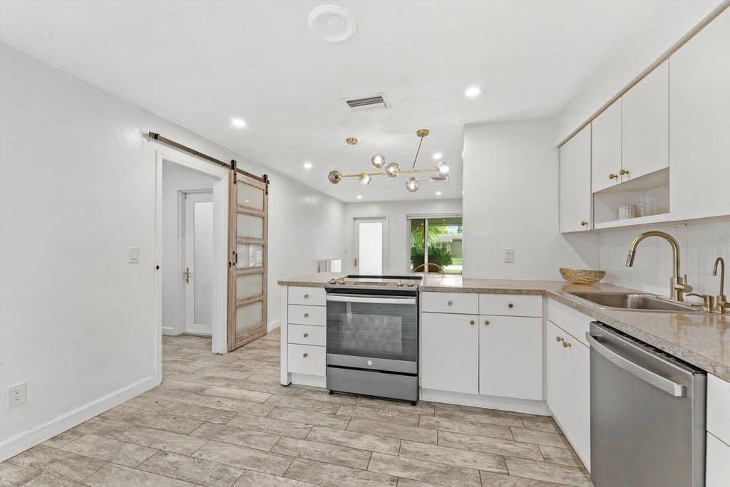 3-bedroom Single-Family Home — 4641 SW 25TH Terrace