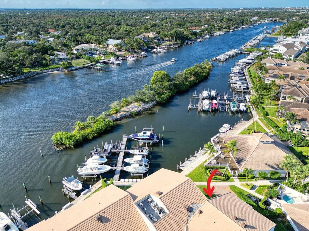 2+1 Condo — 827 OAK HARBOUR Drive