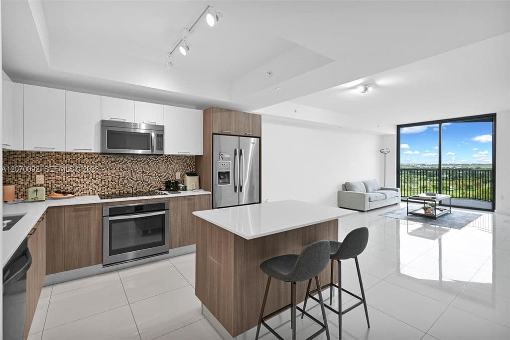 1+1 Condo — 5300 Paseo Blvd APT 1410