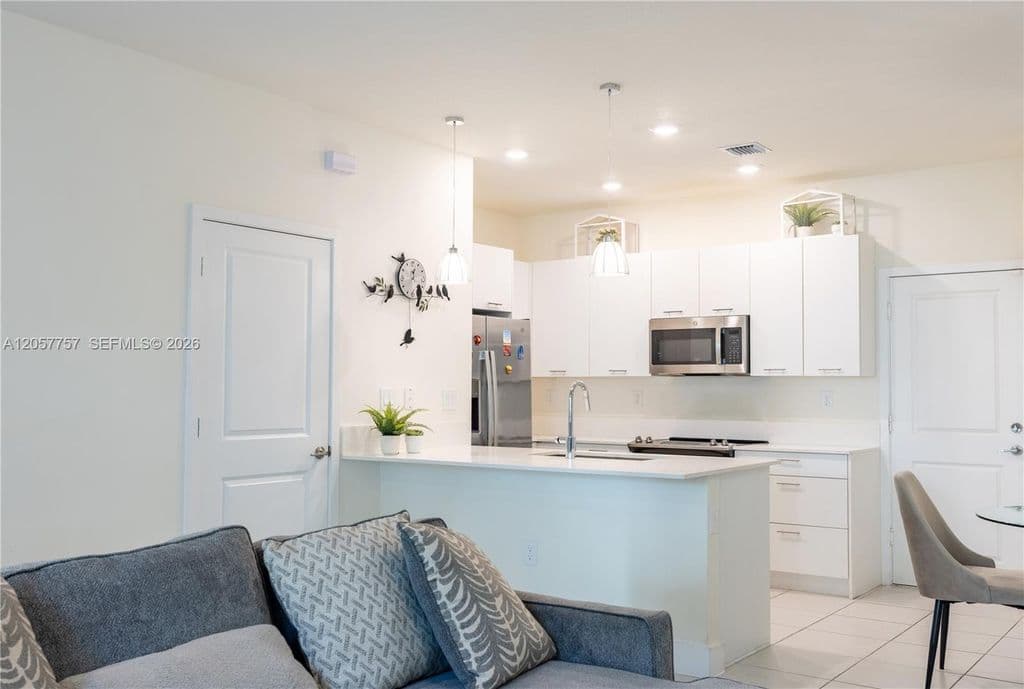 3-bedroom Property — 4623 NW 83rd Pkwy