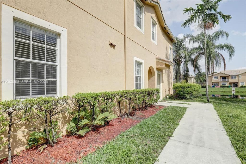 3-bedroom Property — 13157 SW 44th St #17106