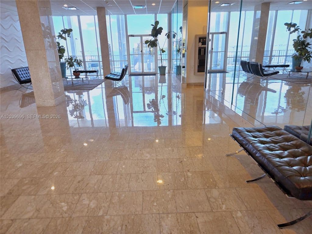 1+1 Condo — 11930 N Bayshore Dr APT 910