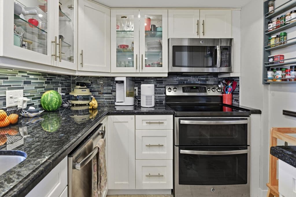 2+1 Condo — 1000 RIVER REACH Drive #516