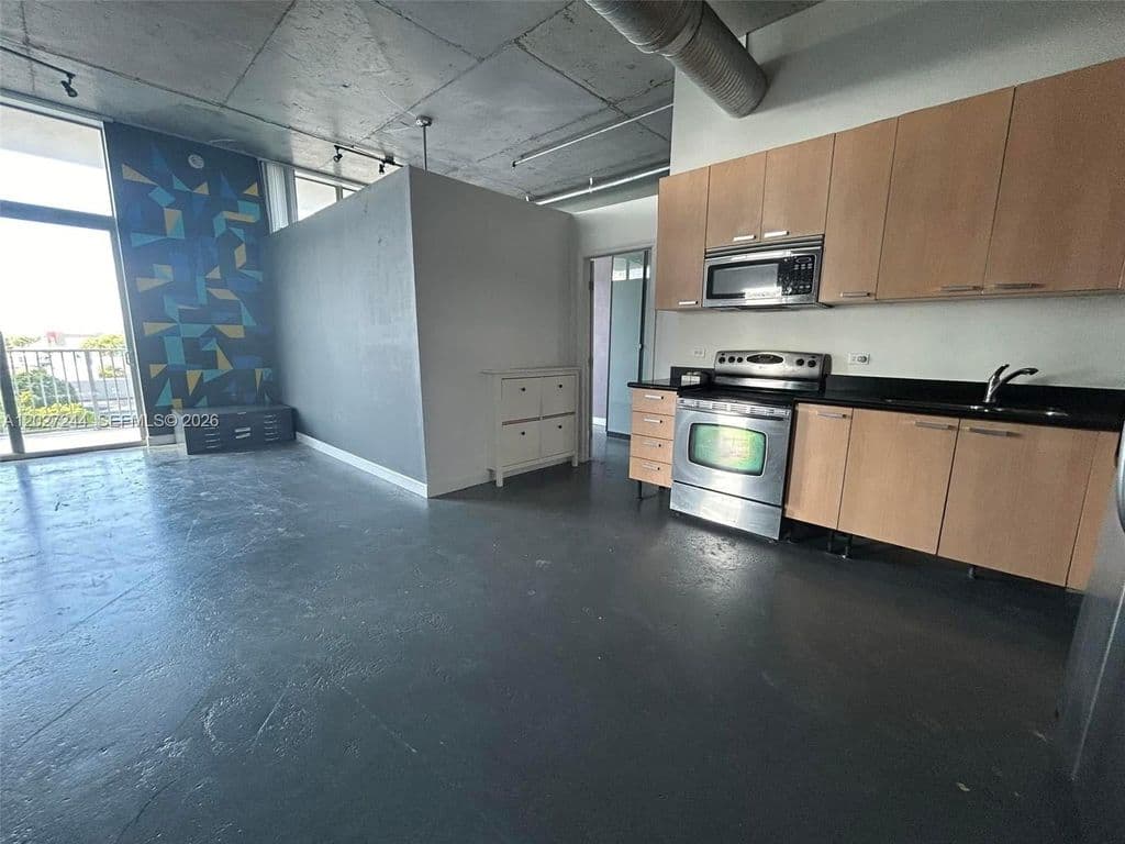2+1 Condo — 2100 Van Buren St APT 506