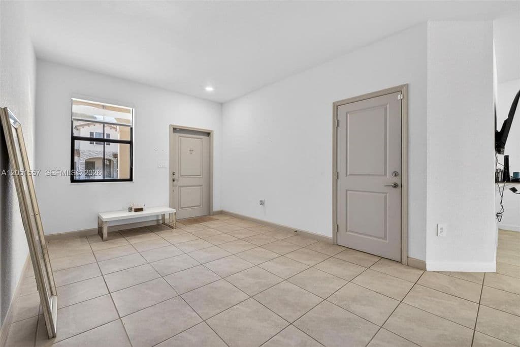 3+1 Mülk — 24713 SW 119th Ave