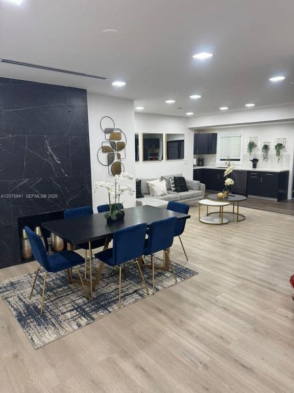 4+1 Müstakil ev — 2723 SW 13th St