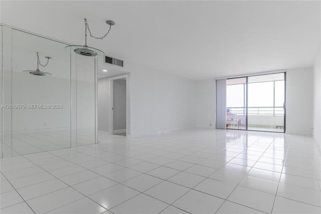 2+1 Condo — 500 Three Islands Blvd APT 1110