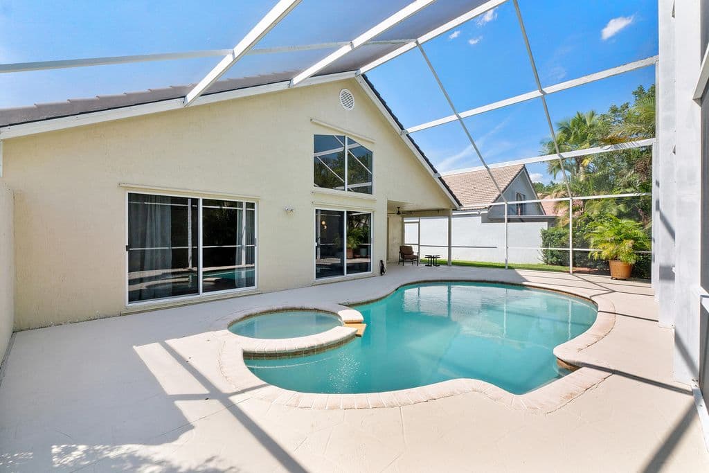 3-bedroom Single-Family Home — 2016 Island Circle