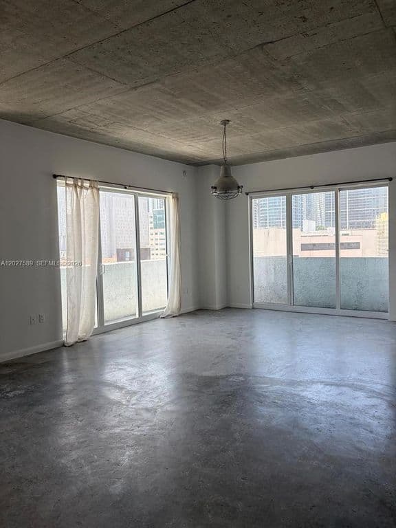 2-bedroom Condo — 133 NE 2nd Ave APT 913