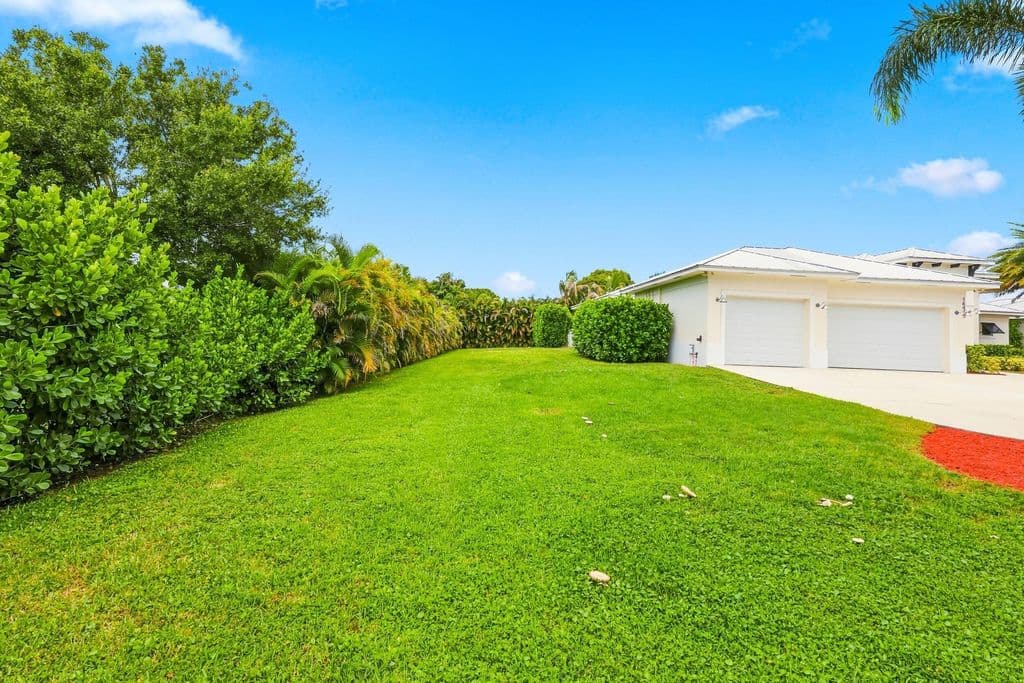 5-bedroom Single-Family Home — 16475 76TH Trail N
