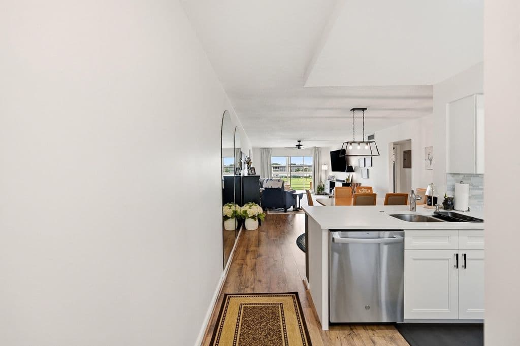 2-bedroom Condo — 2905 Victoria Place #C4