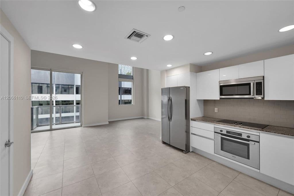 1-bedroom Condo — 1060 Brickell Ave APT 815