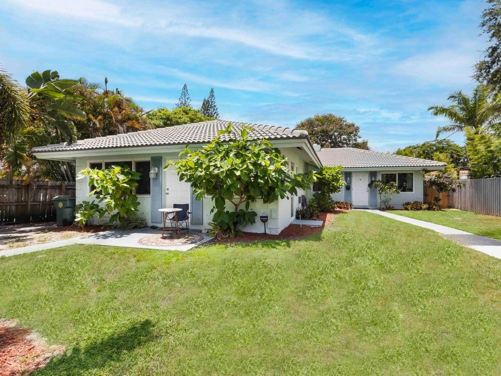 4-bedroom Property — 1680 NE 34TH Lane
