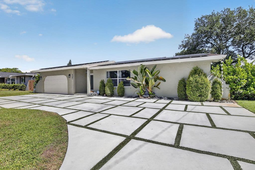 4+1 Müstakil ev — 5301 SW 8TH Court