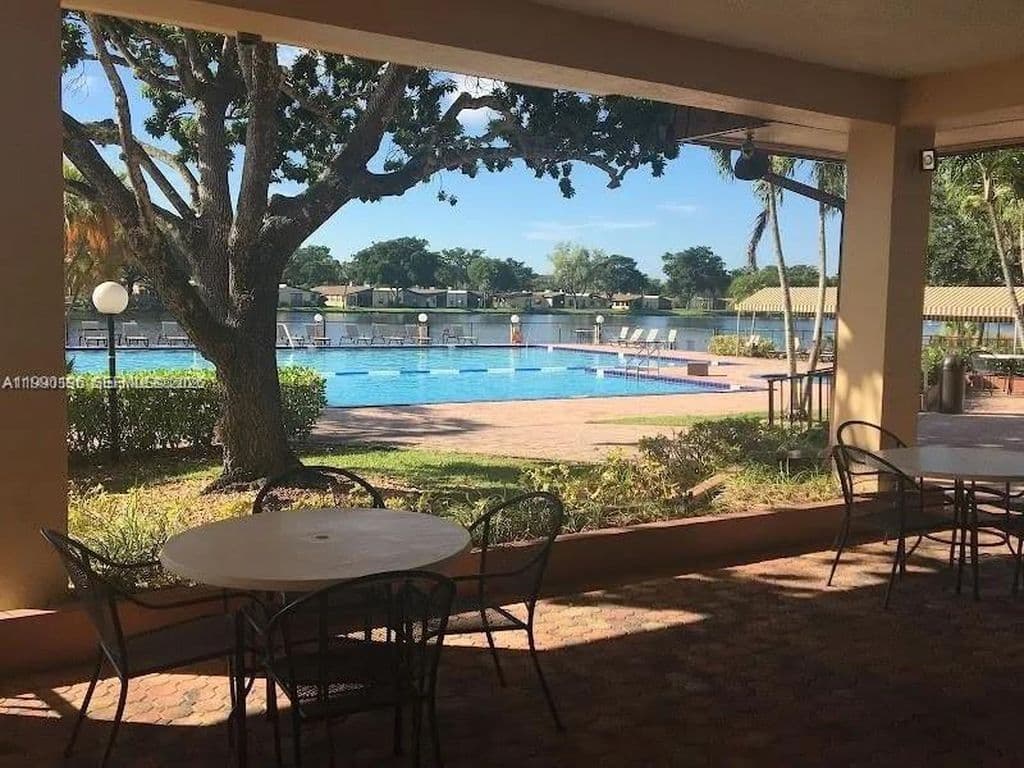 2+1 Condo — 200 Berkley Rd APT 123