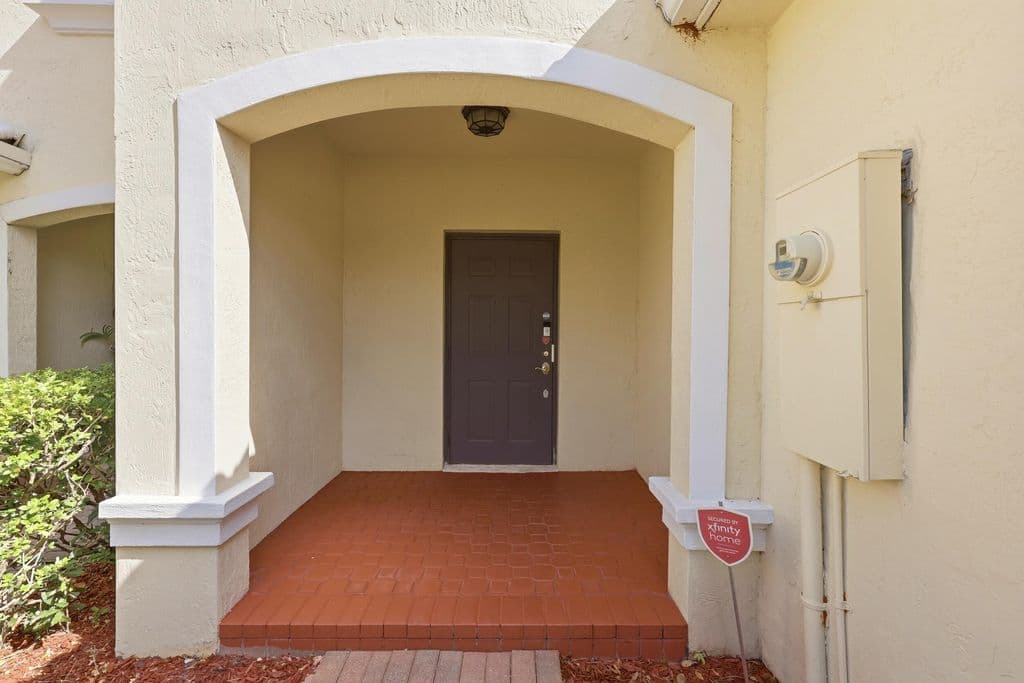 2-bedroom Property — 13352 Georgian Court