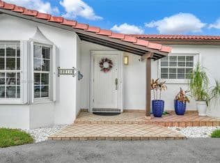 4+1 Müstakil ev — 2211 SW 98th Pl, Miami, 33165