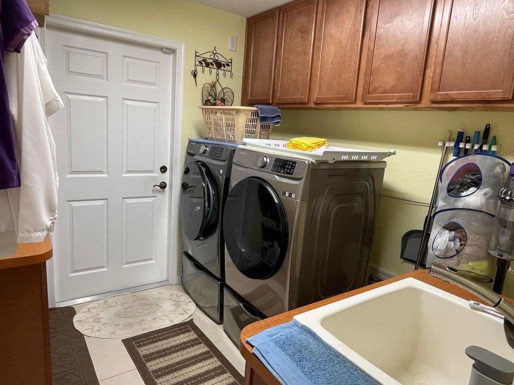 4-bedroom Single-Family Home — 12625 88TH Place N