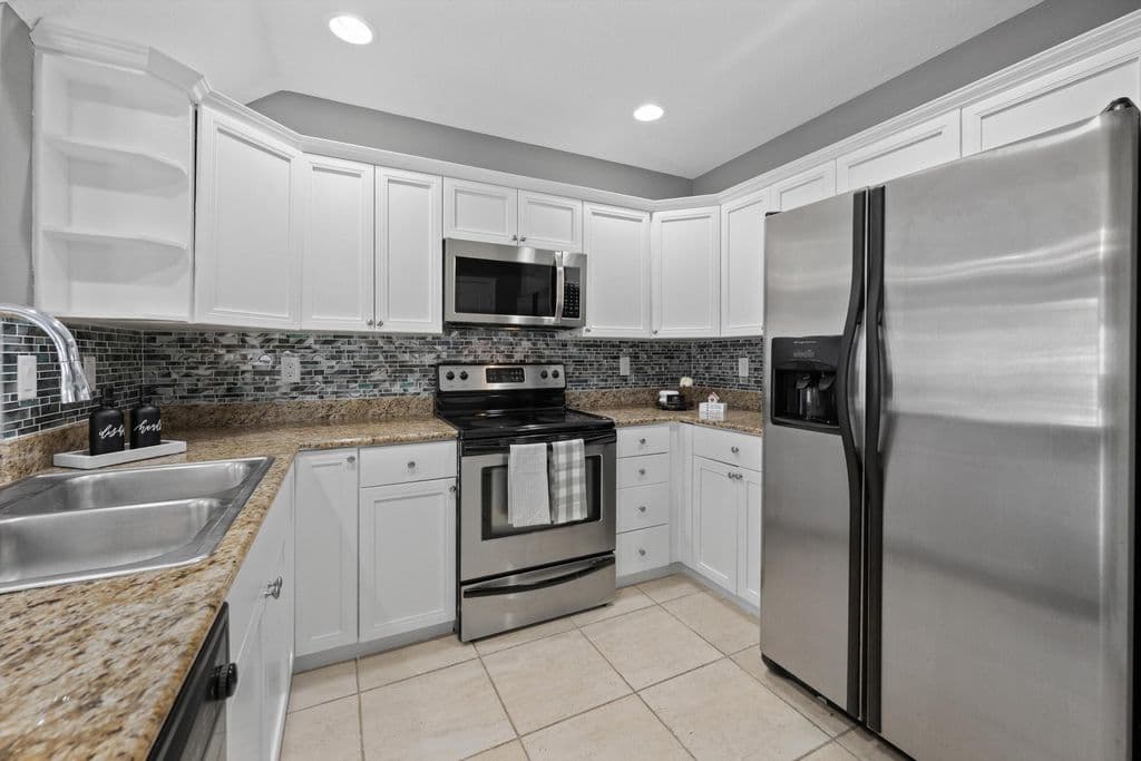 3-bedroom Property — 902 S Federal Highway #8