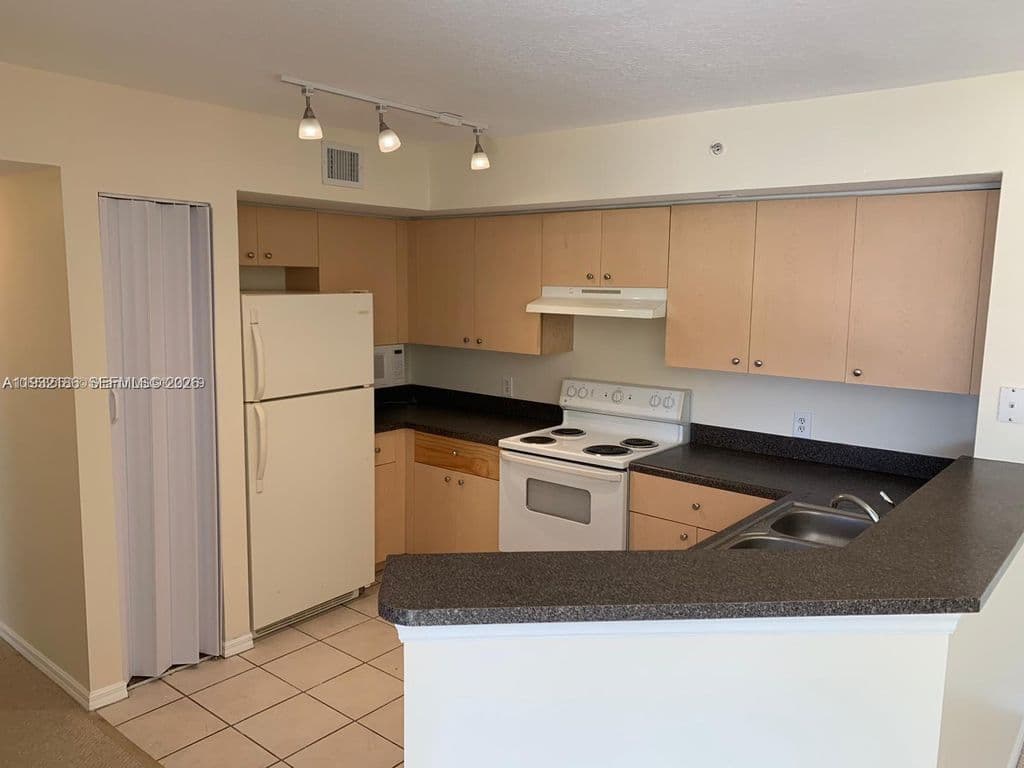 3-bedroom Condo — 4041 San Marino Blvd APT 308