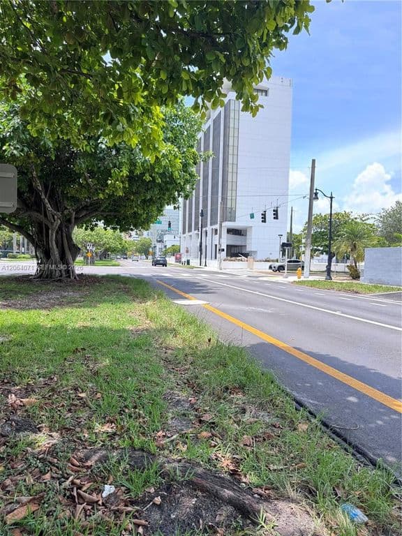 2+1 Condo — 2530 SW 3rd Ave APT 306
