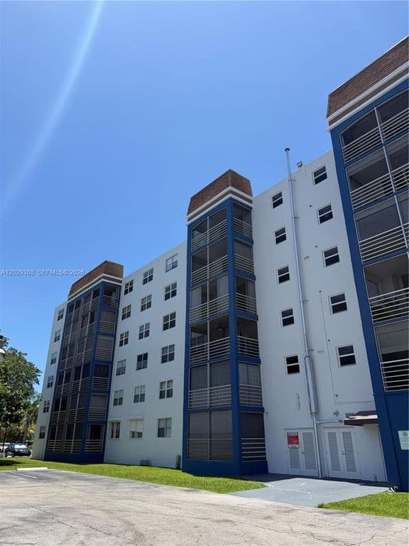 2+1 Condo — 501 E Dania Beach Blvd #5-4D