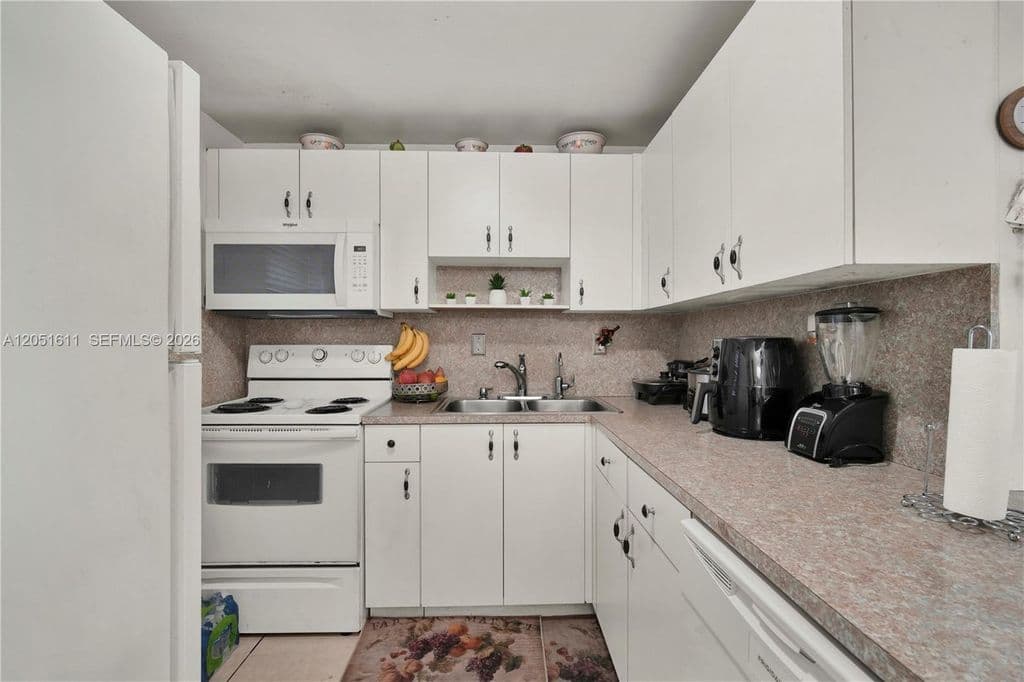 2-bedroom Condo — 1755 W 60th St APT D204