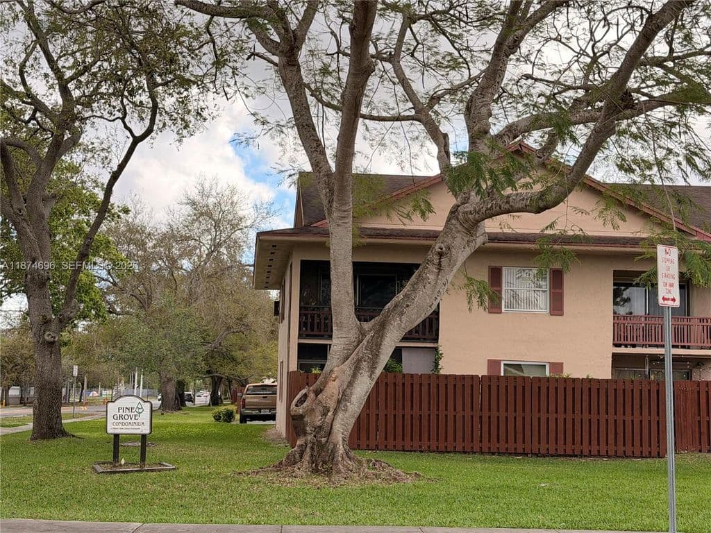 2+1 Condo — 11295 SW 88th St #M109