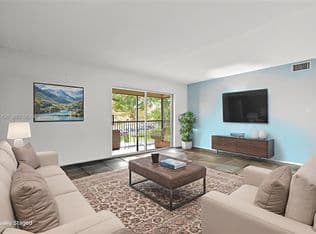 2-bedroom Condo — 3083 N Oakland Forest Dr APT 206, Fort Lauderdale, 33309